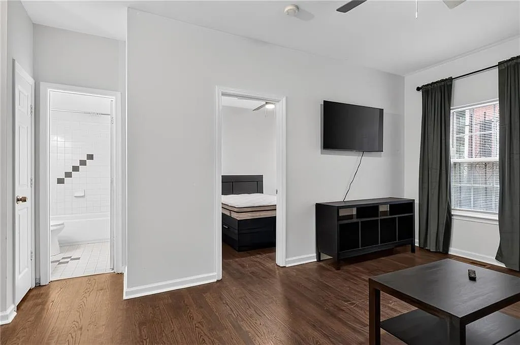 4 bed, 3.0 bath, 2760 sqft, $2,300 — Photo 3