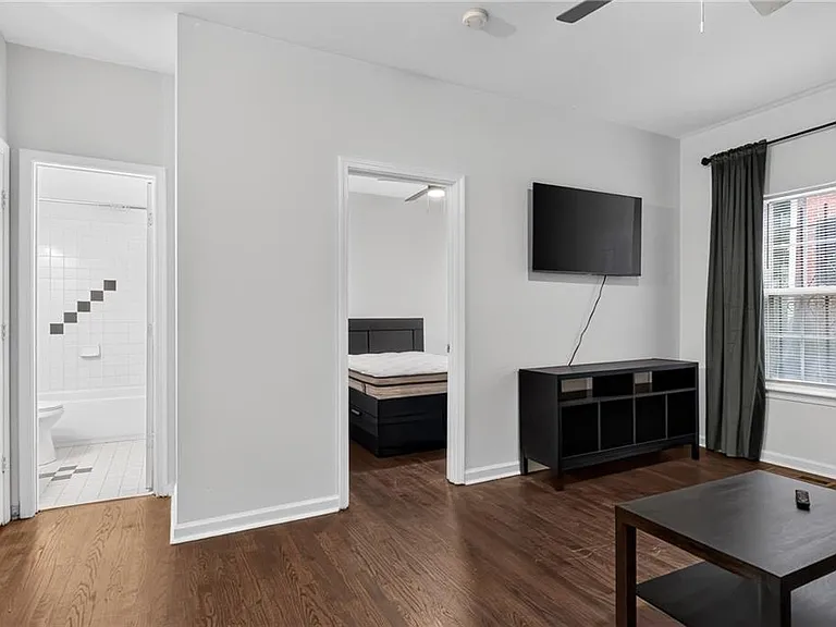 1021 Ada Ave NW — Photo 3