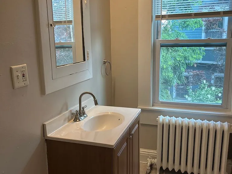 159 College St — Photo 31