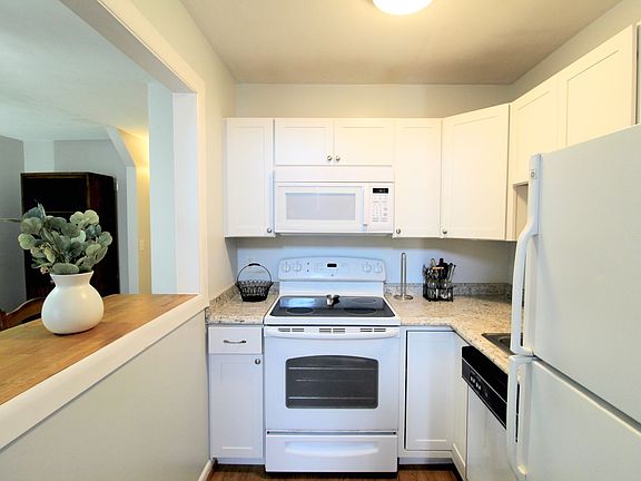 3rd image of 1440 Bradley Dr #01c0e246f