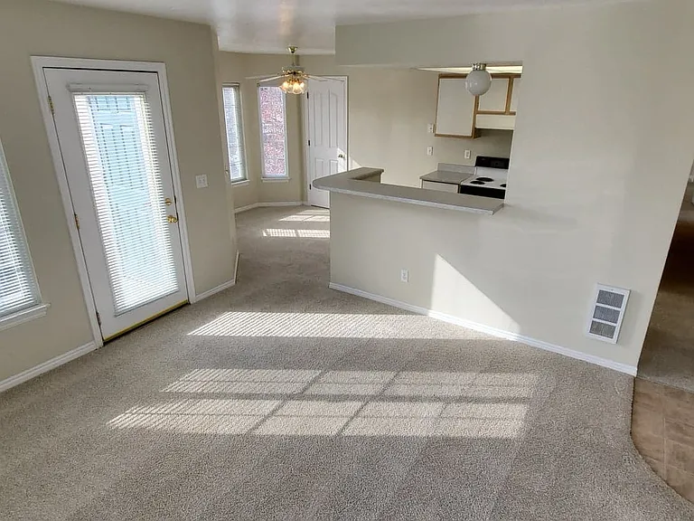 Parkwood Pointe Apartments — Photo 96