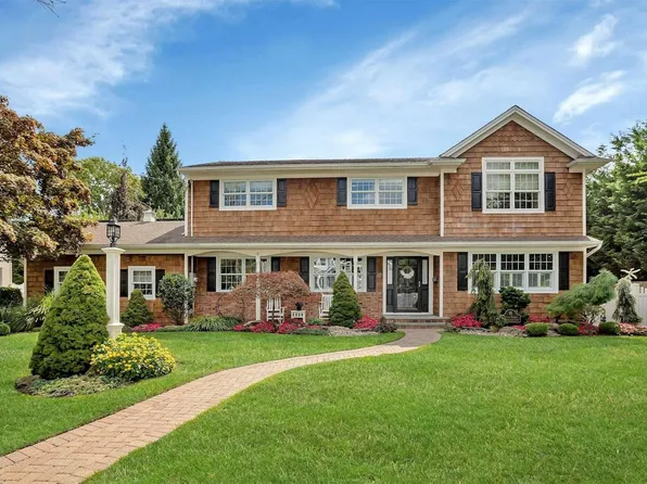 18 Nassau Street, Massapequa, NY 11758