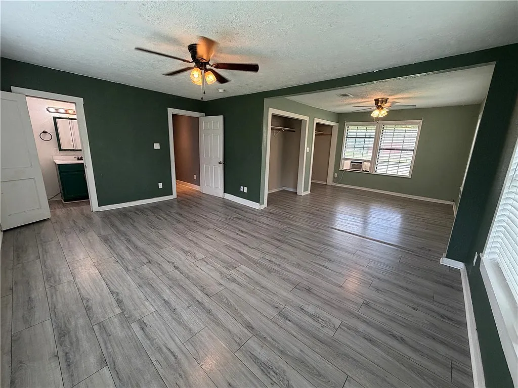4 bed, 2142 sqft, $2,700 — Photo 3