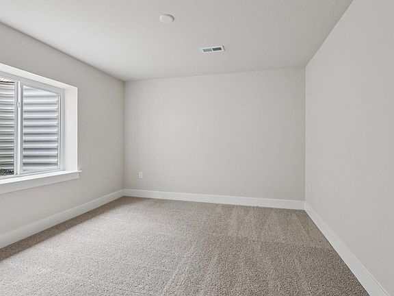3rd image of 208 Teton Ct