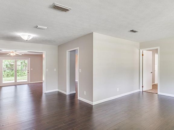 5606 Sheri Lane Jacksonville-large-006-1