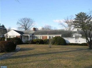26 Northwood Dr, Vineland, NJ 08360