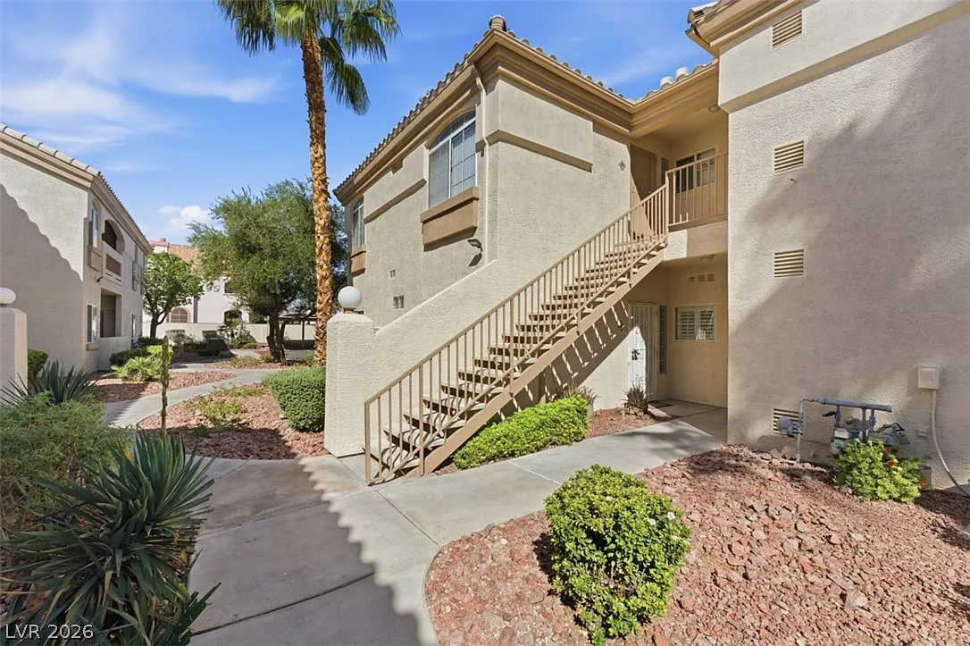 2 bed, 2.0 bath, 1043 sqft, $1,600 — Photo 1
