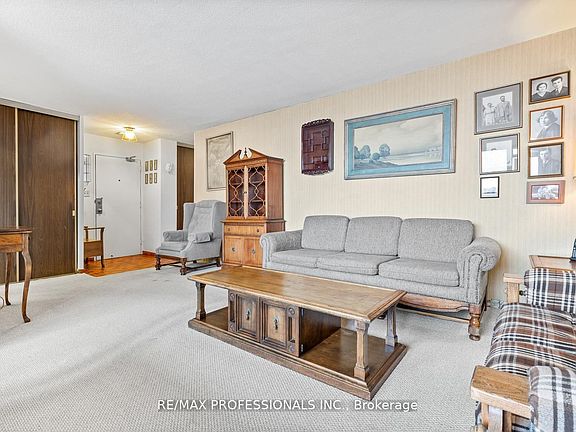 4th image of 180 Markham Rd #1704