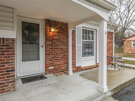 4th image of 3036 Santiago Dr