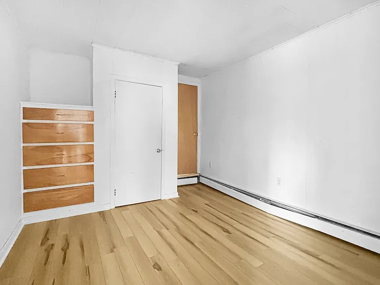 527 Penobscot Ave #8 — Photo 6