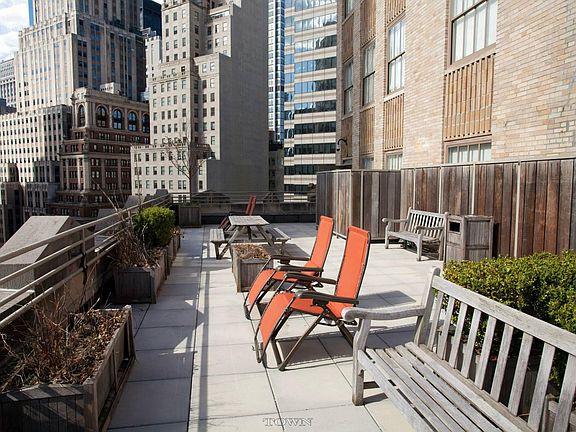 4th image of 67 Wall St APT 8C