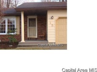 15 Briarwyck Dr, Jacksonville, IL 62650