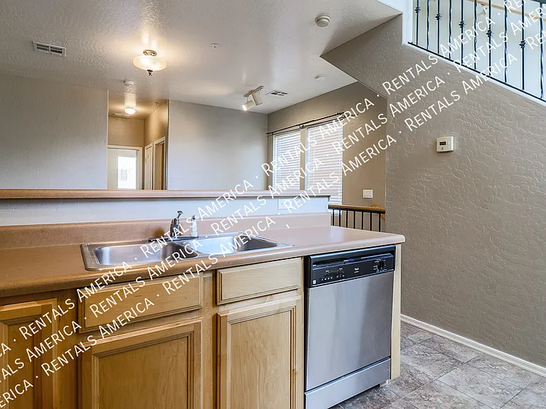 747 N Port Dr — Photo 8