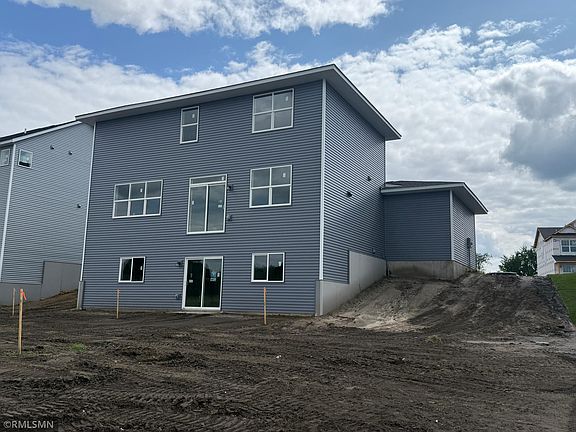 2nd image of 1717 Meadows Dr