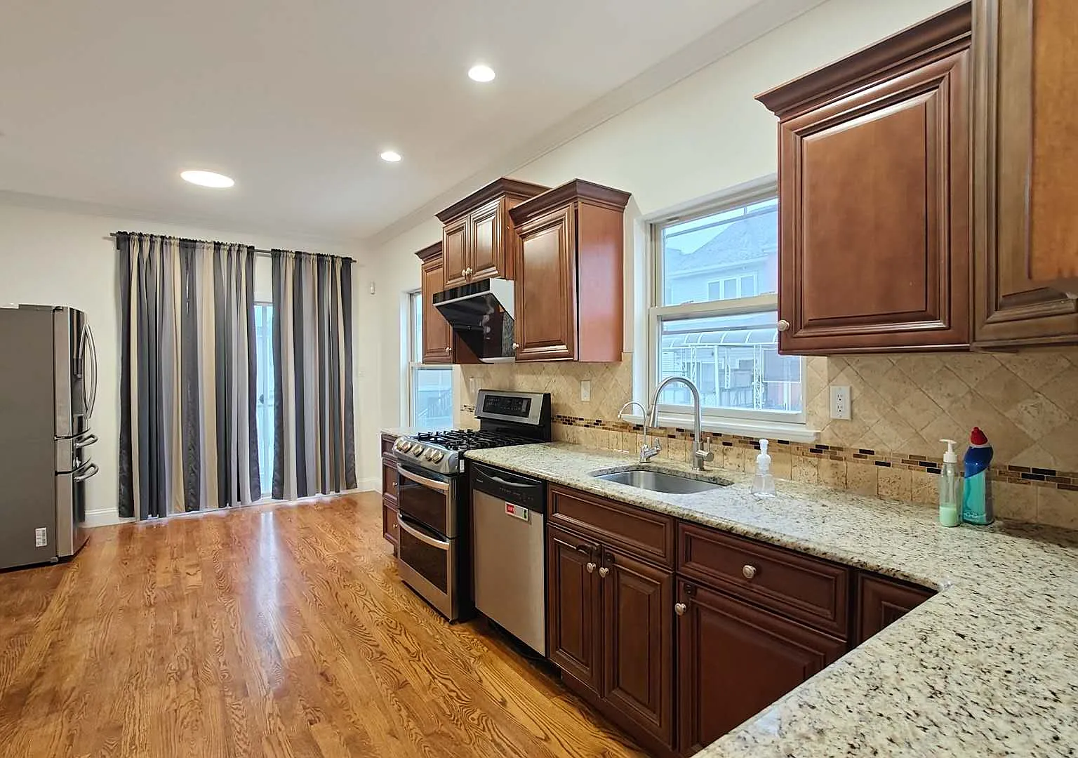 238 Colony Ave — Photo 2