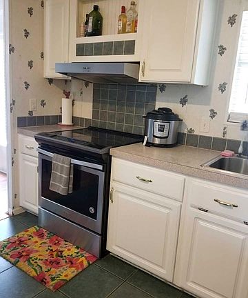 5th image of 390 Mary Ann Dr