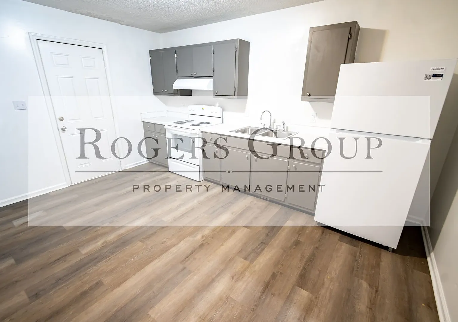 #450 - 109-111 Holly Ct Duplex — Photo 2