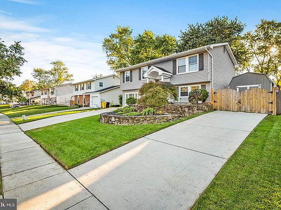2nd image of 2513 Symphony Ln