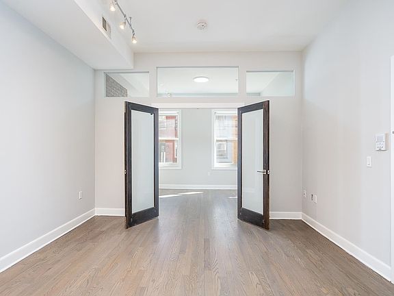 5th image of 828 Garden St