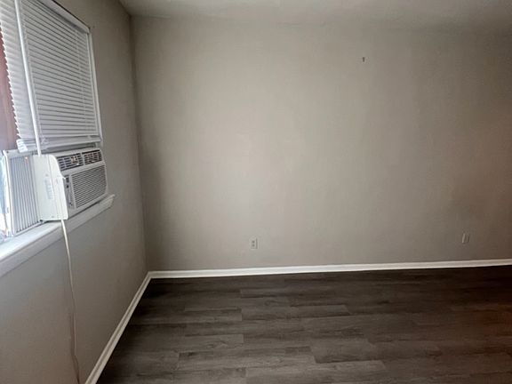 3rd image of 8426 Tidewater Dr #9
