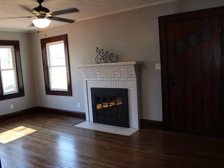 361 W Wilson Ave — Photo 11