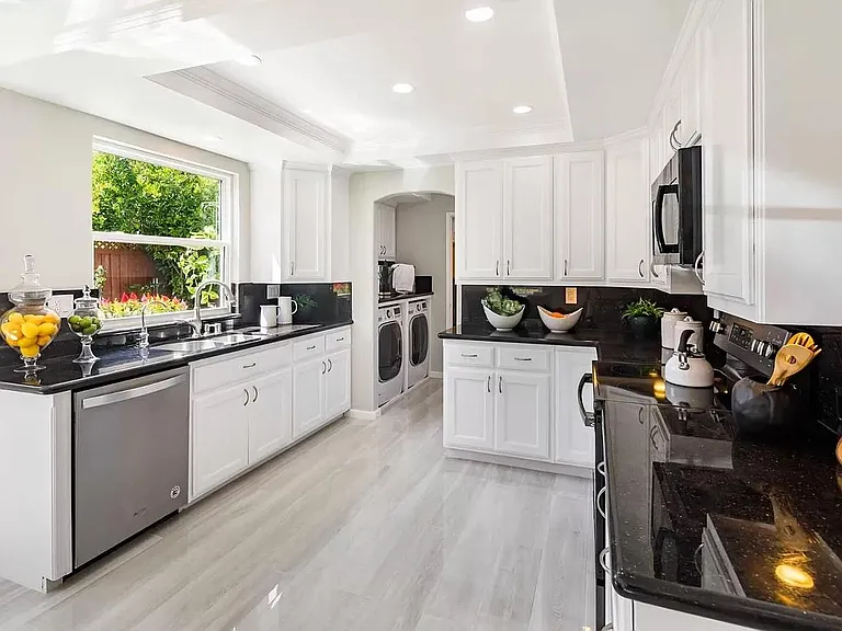 38 Devonshire Ave #8 — Photo 12