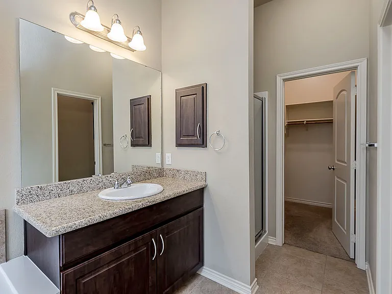 2020 Turning Leaf Dr — Photo 15