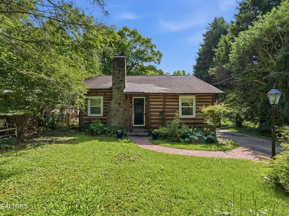 848 Holston Dr, Gatlinburg, TN 37738