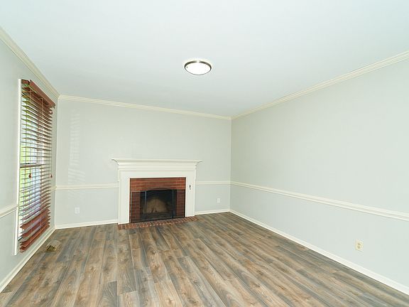 3rd image of 103 Lake Vista Dr