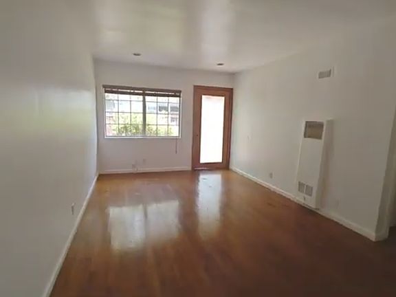 2nd image of 1405 Ocean Park Blvd #C