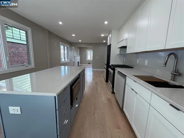 8 Dohrman Ave, Teaneck, NJ 07666