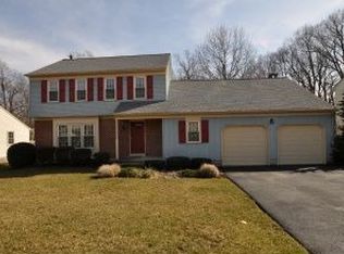 8 Ridgewood Dr, Hockessin, DE 19707