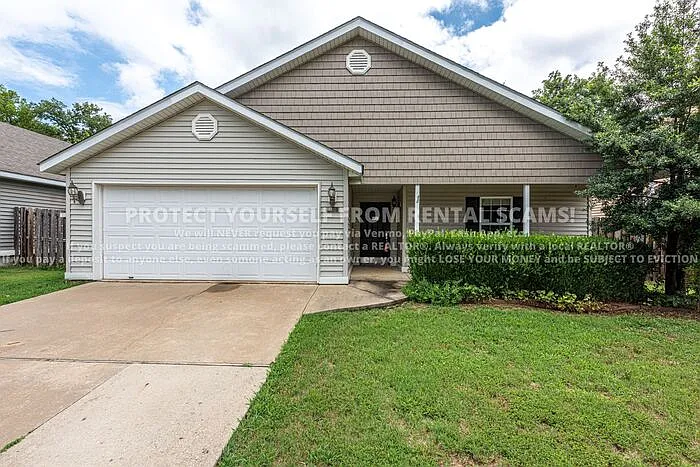 4312 W Pecan St — Photo 1