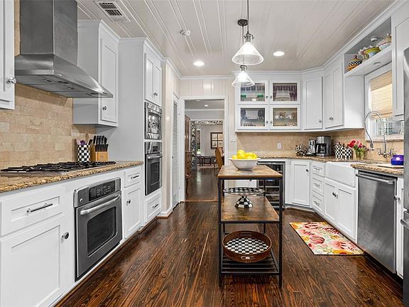5th image of 217 Williamsburg Ln