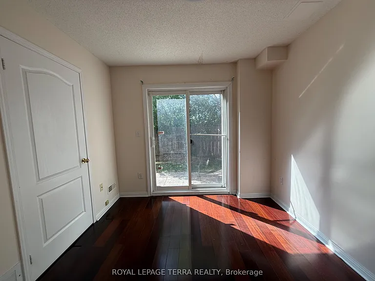 80 Acorn Pl #16 — Photo 29
