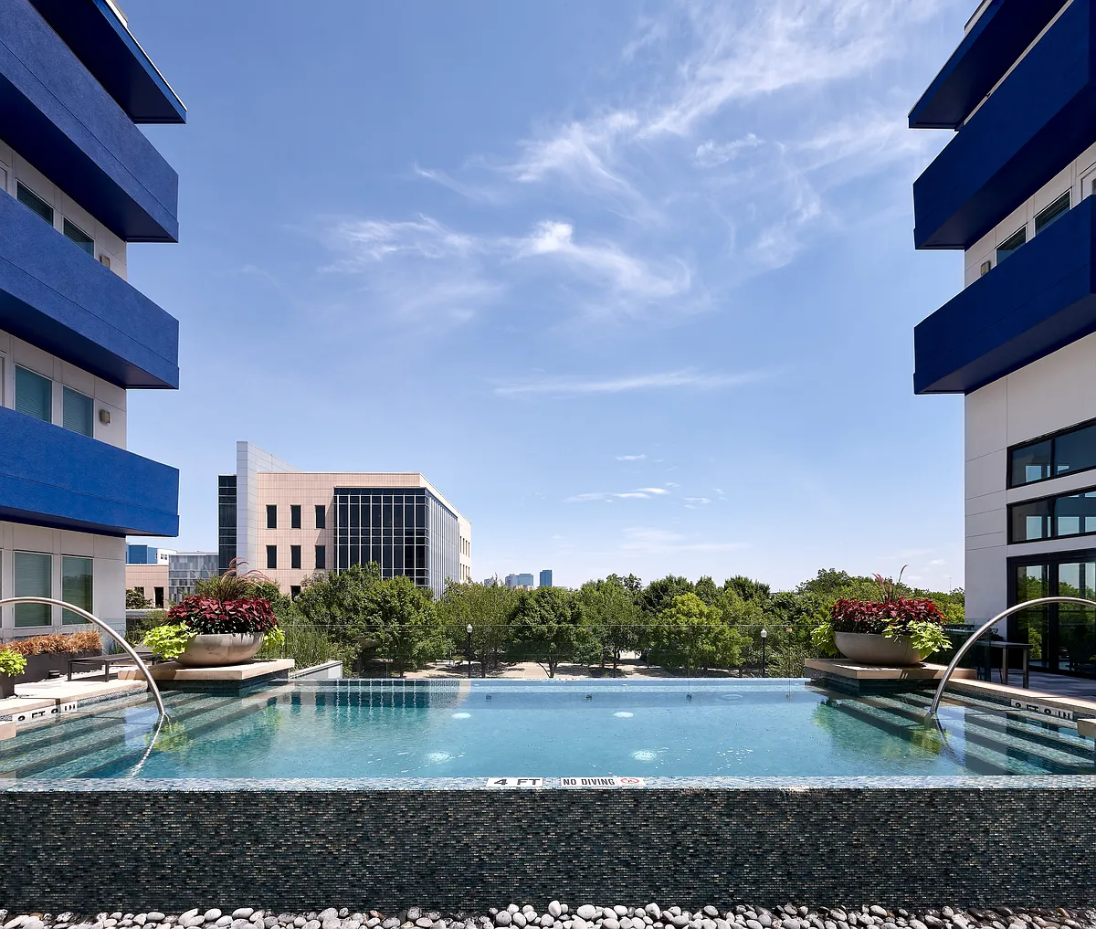 Building Photo - Mag & May