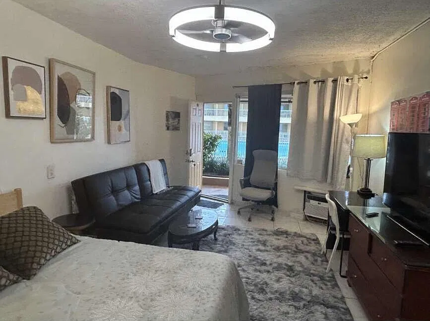 Studio, 1.0 bath, 300 sqft, $1,975 — Photo 2