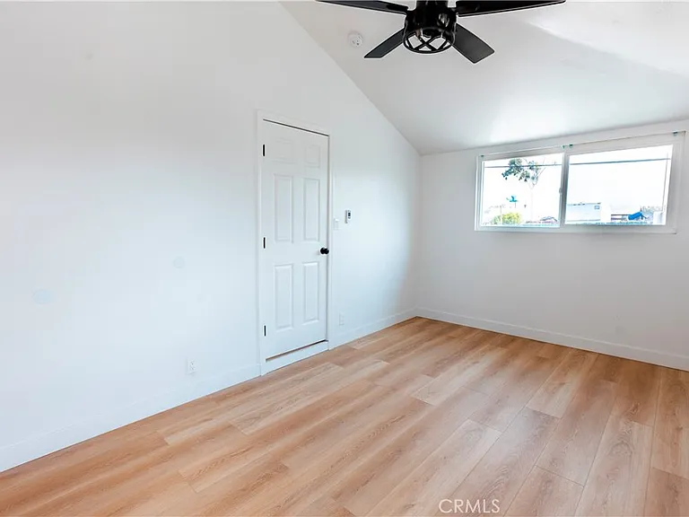 780 E Walton St — Photo 21