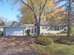 9 Manor Rd, Lake Zurich, IL 60047