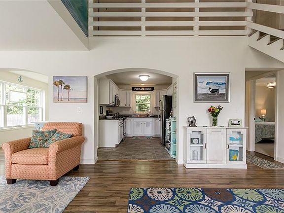 4th image of 180 Saco Avenue #12