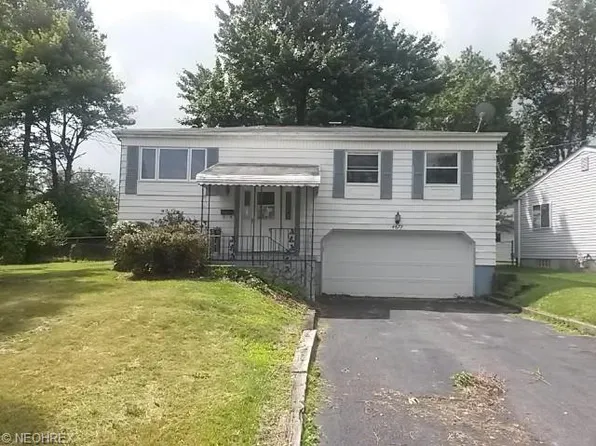 4677 Burkey Rd, Youngstown, OH 44515