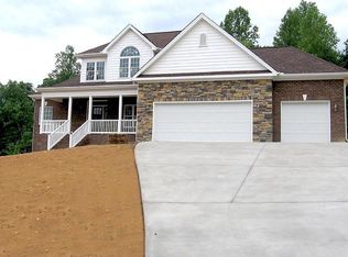 148 Glenrobin Dr, Eden, NC 27288