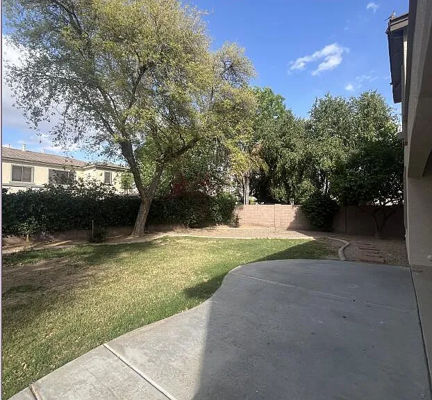 576 E Julian Dr — Photo 36