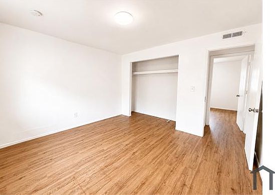 5th image of 5425 8th Ave