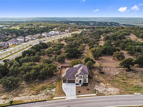 4th image of 1005 Valley View Dr