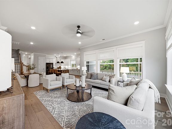 3rd image of 2503 Lydia Ave