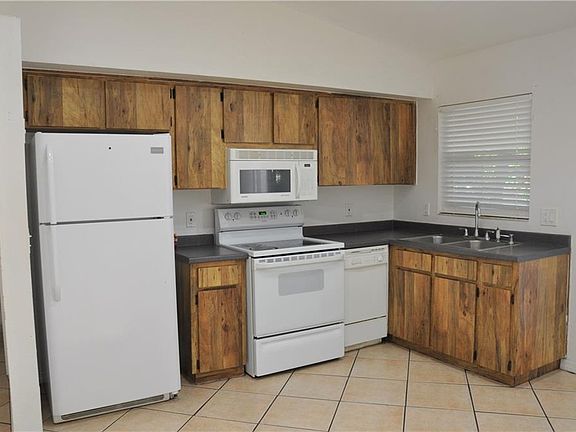 3rd image of 9313 N Edison Ave
