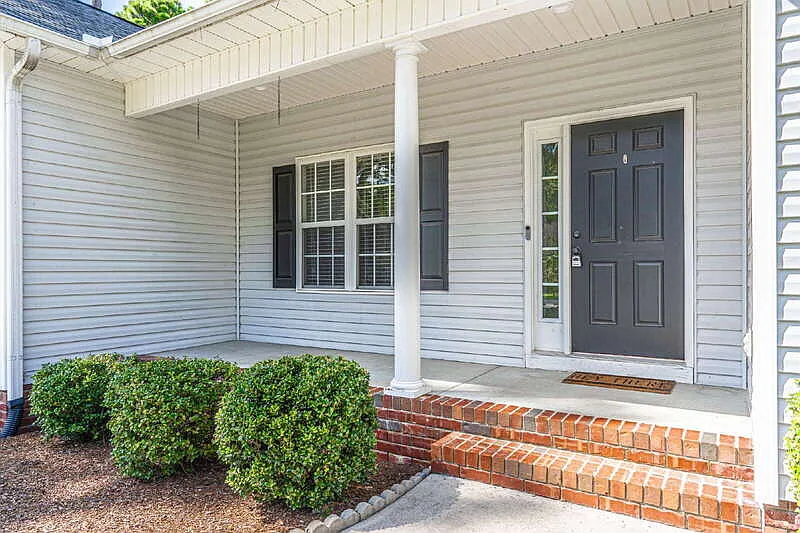 3 bed, 2.0 bath, 1498 sqft, $2,200 — Photo 2