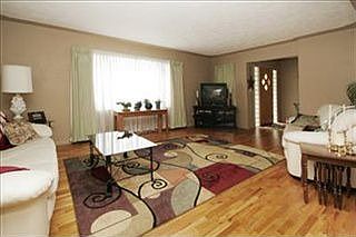 4th image of 195 Pleasantview Dr