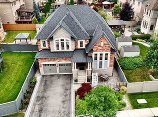 39 Dalmeny Dr, Brampton, ON L6X2Y4